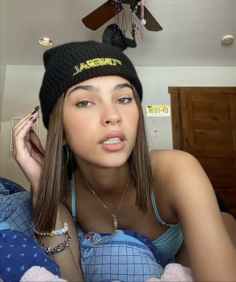 bekleidete onlyfans exklusive kunst foto