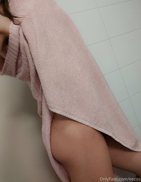 eeziss model porno fotos