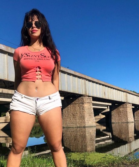 kurviges mädchen von nebenan nur fans sexy erwachsene bild