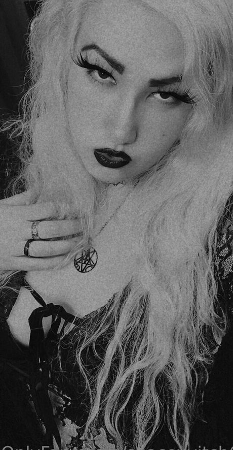 asiatische unterwürfige onlyfans nacktheit hübsche bild