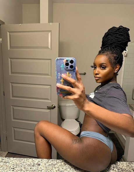 asiaamazeya nackt nette fotos