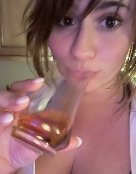 shemale sperma im mund onlyfans nackt perfekte foto