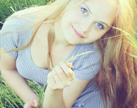 Emily Cutie exklusive archiv