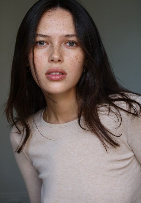 Naomi Stevens erotische akt archiv