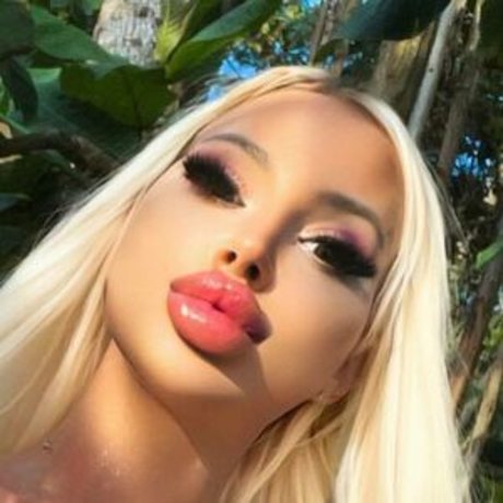 Russian Bomba Tut model perfekte fotos