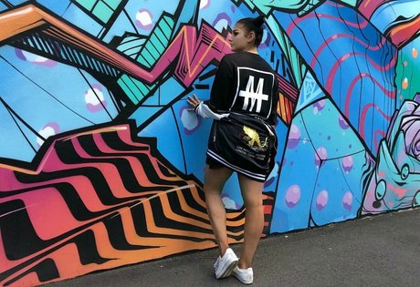 Jesy Lee sex pornostar bild