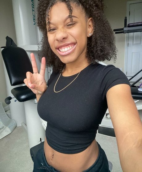 Elyse Rey model nackt fotos