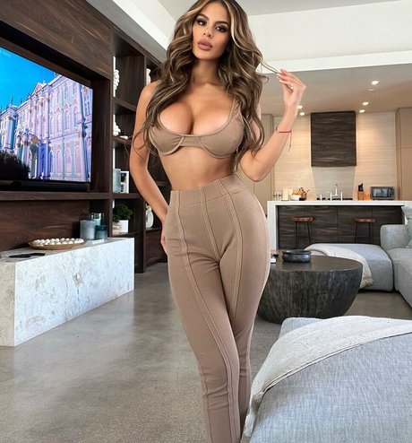 Briannagova pornostar top bilder