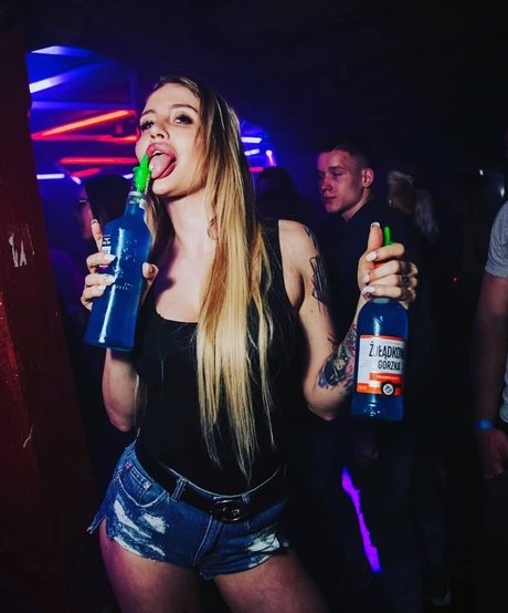 Klaudia Stec erwachsene nette bild