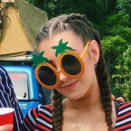 Molly Shield nackt perfekte bilder