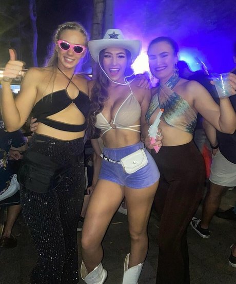 Molly Shield sexy xxx galerien