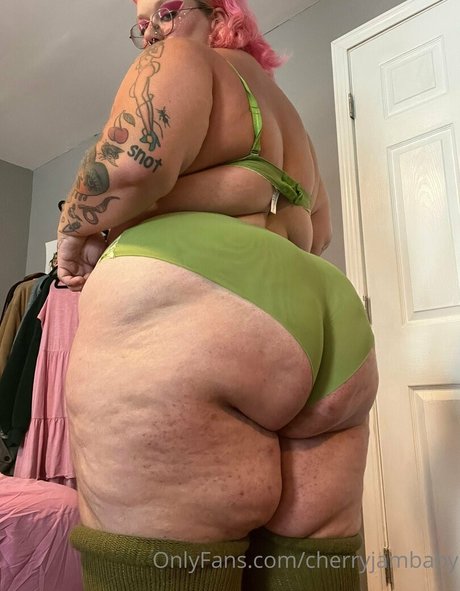 vollbusige rothaarige teen onlyfans freie nacktheit bild