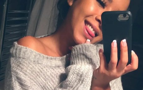 flachbrüstige onlyfans top schöne bild