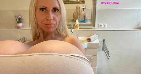 sportliche blonde onlyfans sexy nackte foto