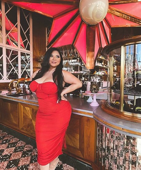 Mizuki Brown schauspielerin kunst bilder