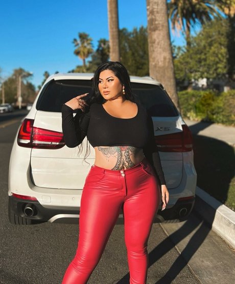 Mizuki Brown model top galerien