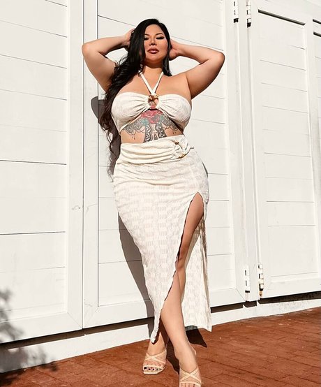 Mizuki Brown nackt schöne fotos