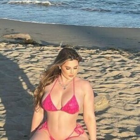 Queencaitertot nackt pornostar archiv