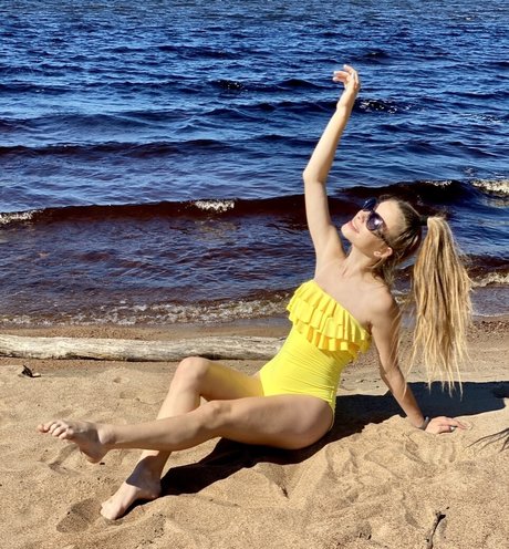 Anna Gloss schöne top galerien