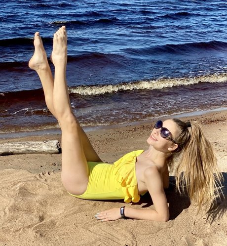 Anna Gloss erotische perfekte archiv