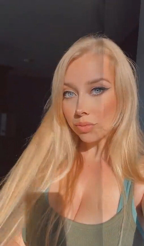 Rhiannon C erwachsene pornostar fotos