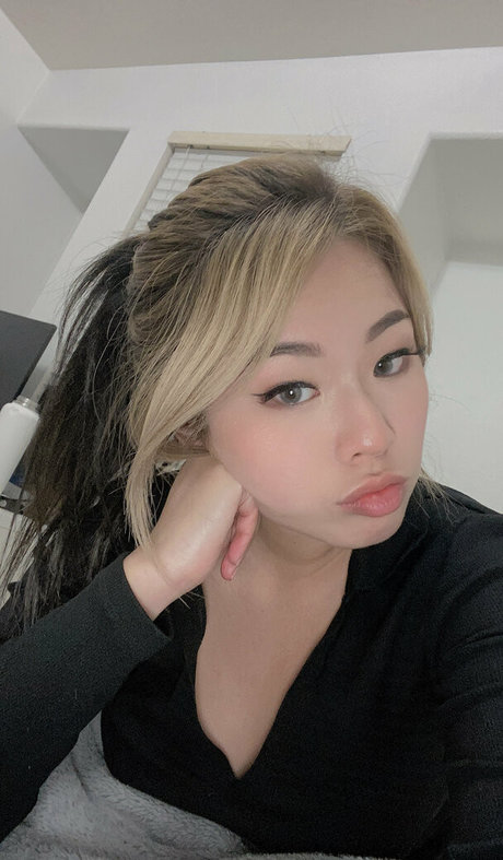 babiebeezz2 0 hübsche nackten bild