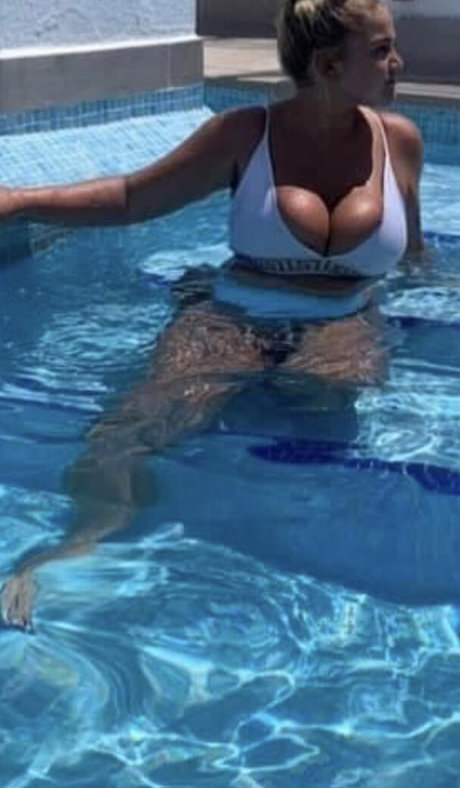 Brittany T sexy top bild