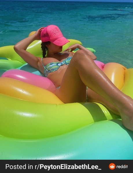 Peyton Elizabeth Lee sexy exklusive foto