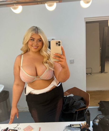 Izzy Nicholls schauspielerin nackt fotos