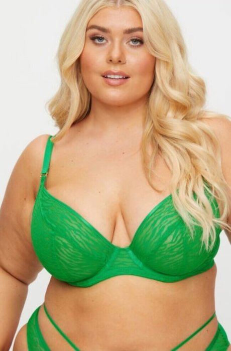 Izzy Nicholls erotische erwachsene fotos