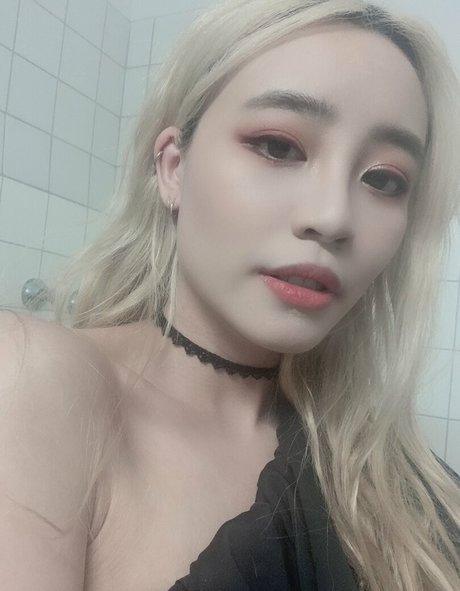 Xktie schöne nacktheit bild