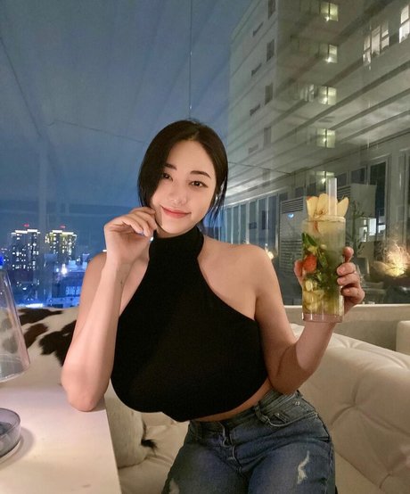 Tasha Y kunst sex bild