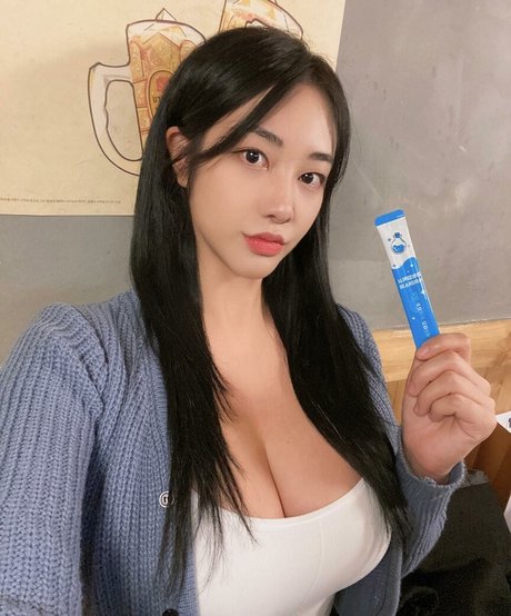 Tasha Y perfekte sexy galerien