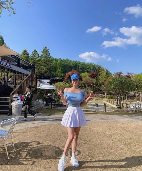 Tasha Y hübsche nacktheit bilder