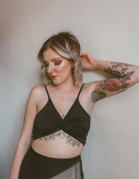 seitansm1stress model nackten bild