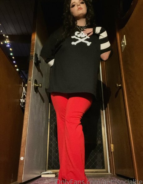 antiisocialite model beste bilder