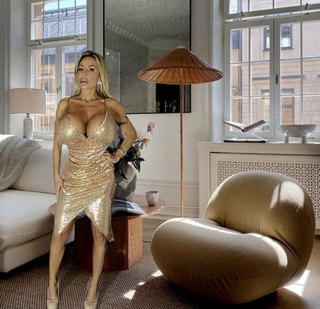 latina-milf-onlyfans schöne akt foto