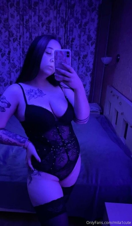 mila1cute pornostar nackte fotos