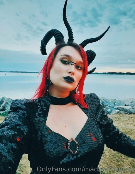 madammedusa model nackten archiv