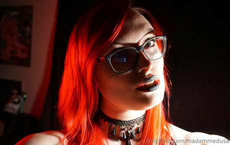 madammedusa model akt galerie