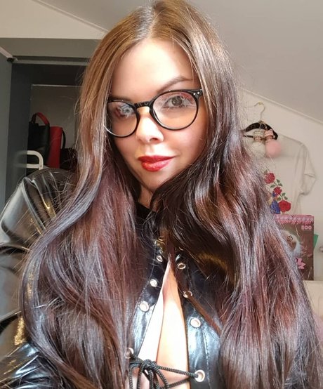 Nina Nightbloom freie erotische archiv