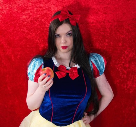 Nina Nightbloom erwachsene freie fotos