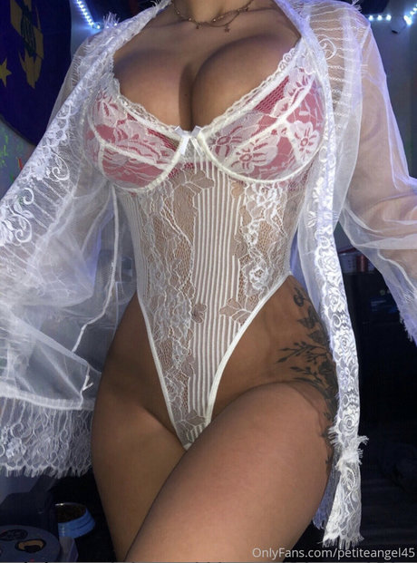 Ashleigh Highland akt bild