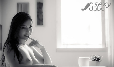 See mya nackte bilder