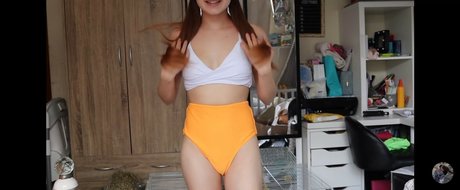 asiatische falsche titten onlyfans xxx nackte foto