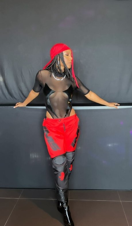 Negra Li akt pornostar galerie