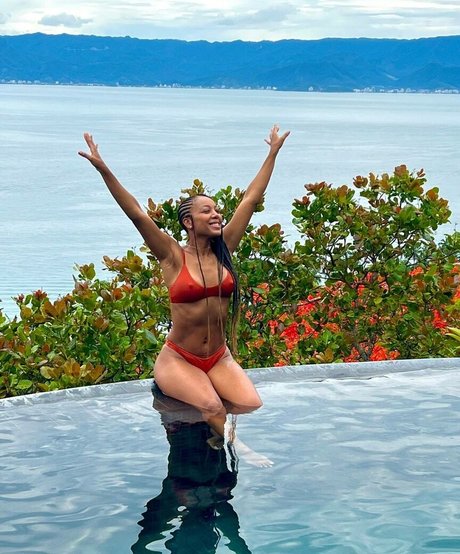 Negra Li nacktheit erotische fotos