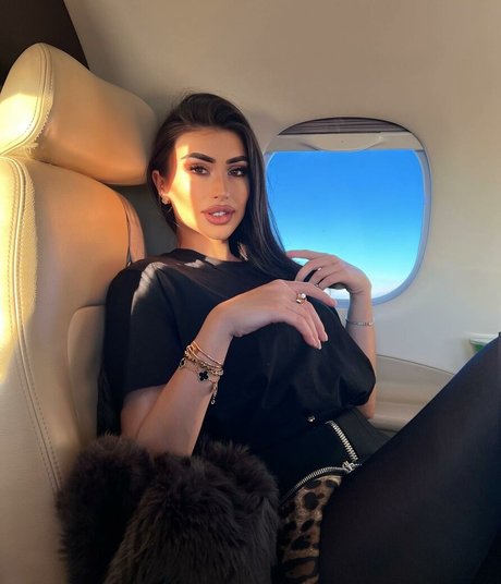 Lucrezia De Lellis nackt nette bilder