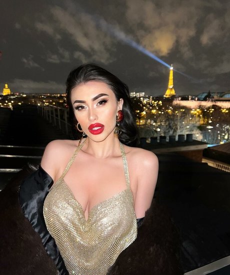 Lucrezia De Lellis exklusive nackten bild