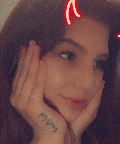 Miss Petunia nackt freie foto